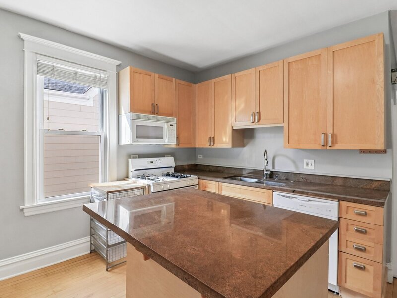 3643 N Hoyne Avenue Chicago IL 60618