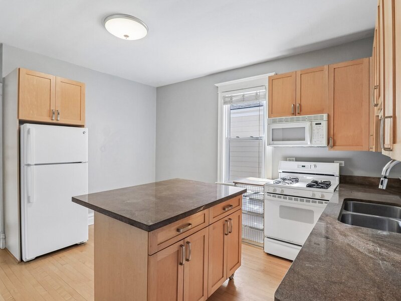 3643 N Hoyne Avenue Chicago IL 60618