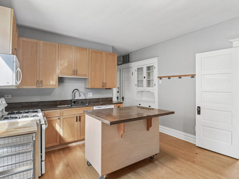 3643 N Hoyne Avenue Chicago IL 60618