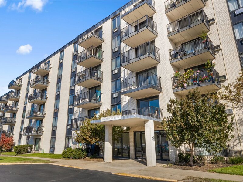 9098 W Terrace Drive Niles IL 60714