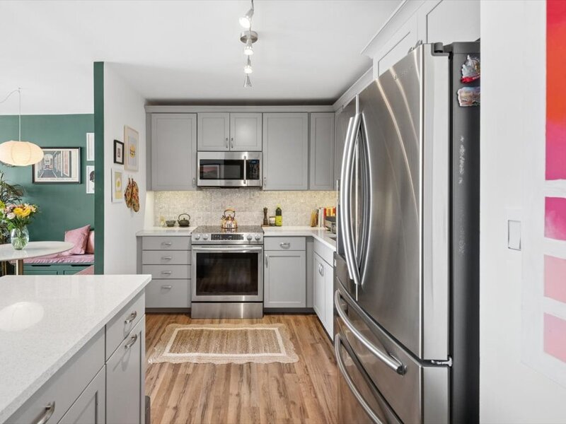 3930 N Pine Grove Avenue Chicago IL 60613