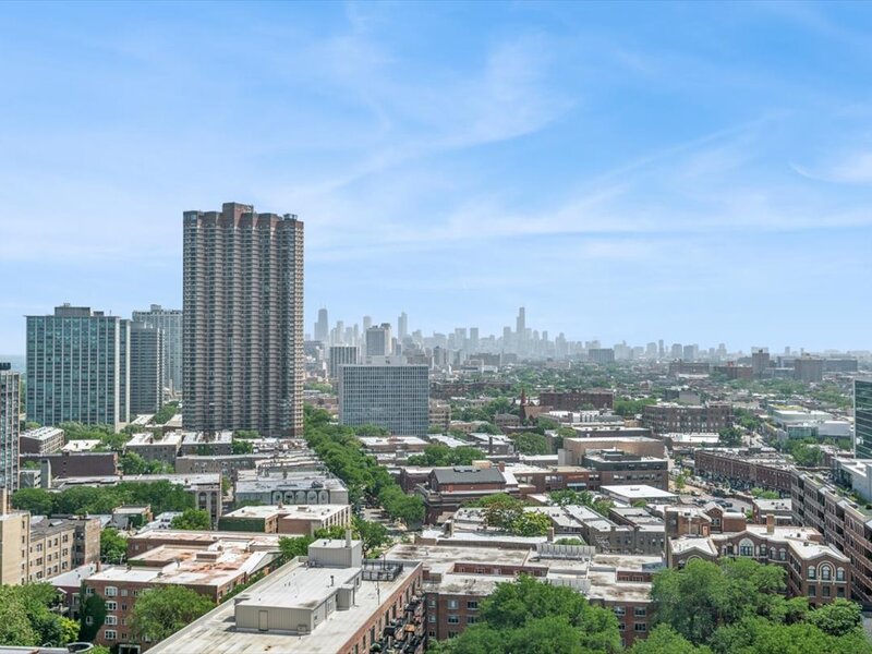 3930 N Pine Grove Avenue Chicago IL 60613