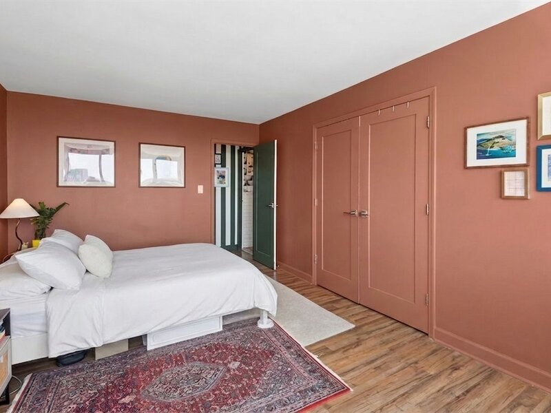 3930 N Pine Grove Avenue Chicago IL 60613