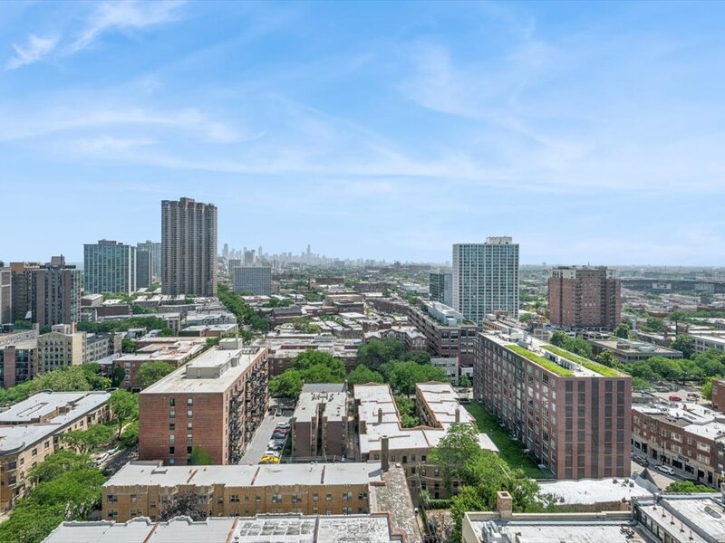 3930 N Pine Grove Avenue Chicago IL 60613