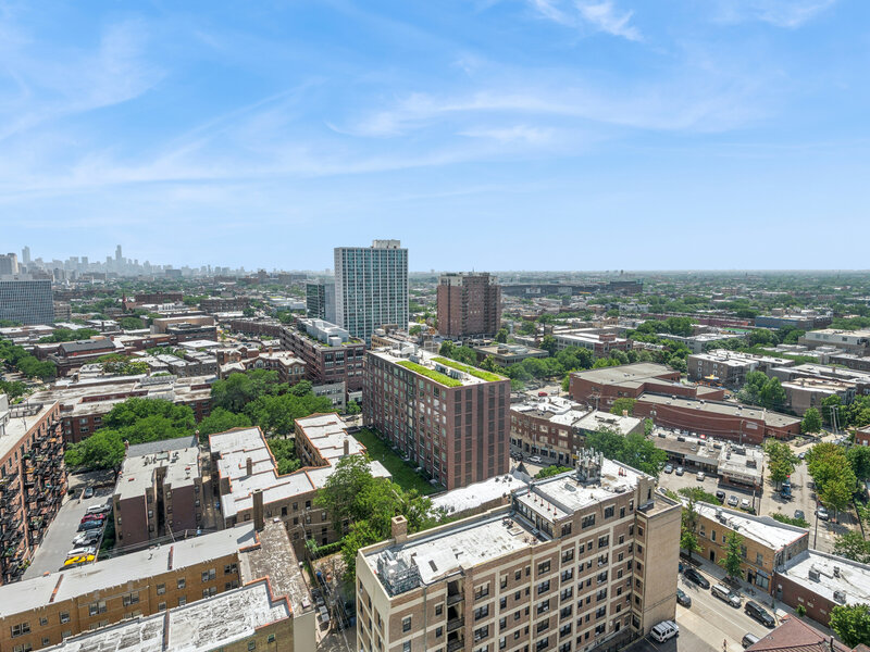 3930 N Pine Grove Avenue Chicago IL 60613