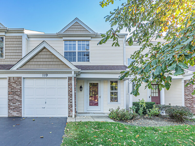 119 E Shag Bark Lane Streamwood IL 60107