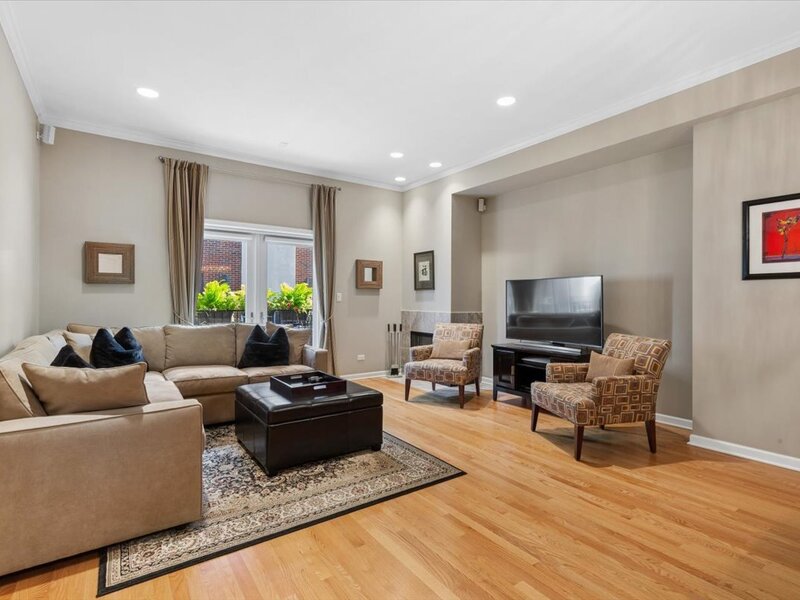 1742 W Diversey Parkway Chicago IL 60614