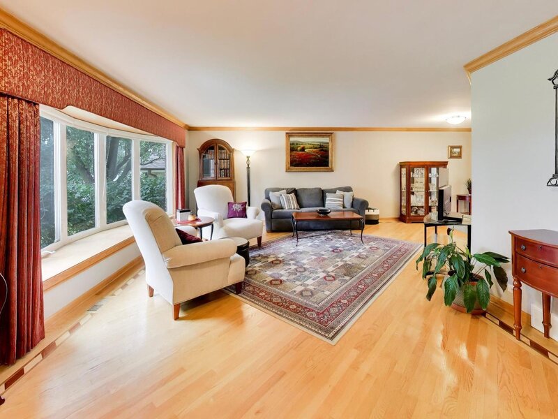 1914 N Burke Drive Arlington Heights IL 60004