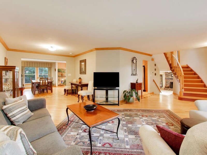 1914 N Burke Drive Arlington Heights IL 60004