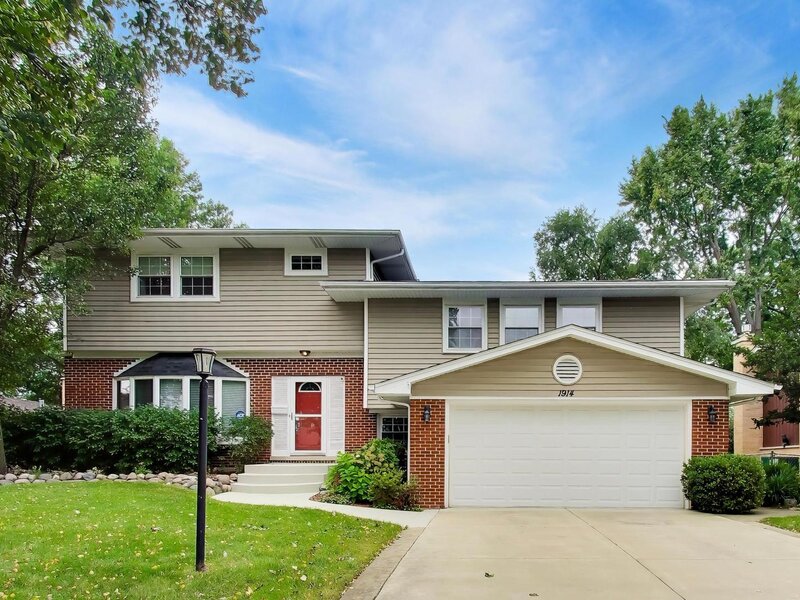 1914 N Burke Drive Arlington Heights IL 60004