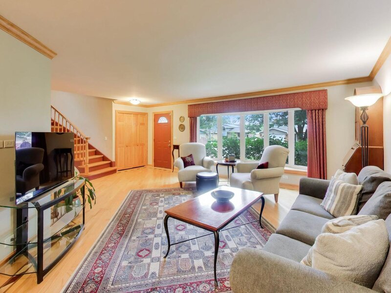1914 N Burke Drive Arlington Heights IL 60004