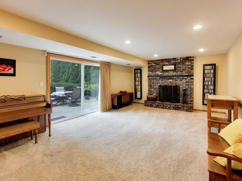 1914 N Burke Drive Arlington Heights IL 60004