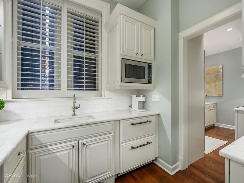 1210 N Astor Street Chicago IL 60610
