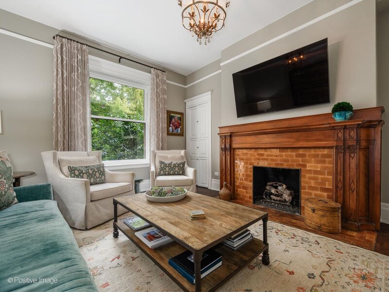1210 N Astor Street Chicago IL 60610