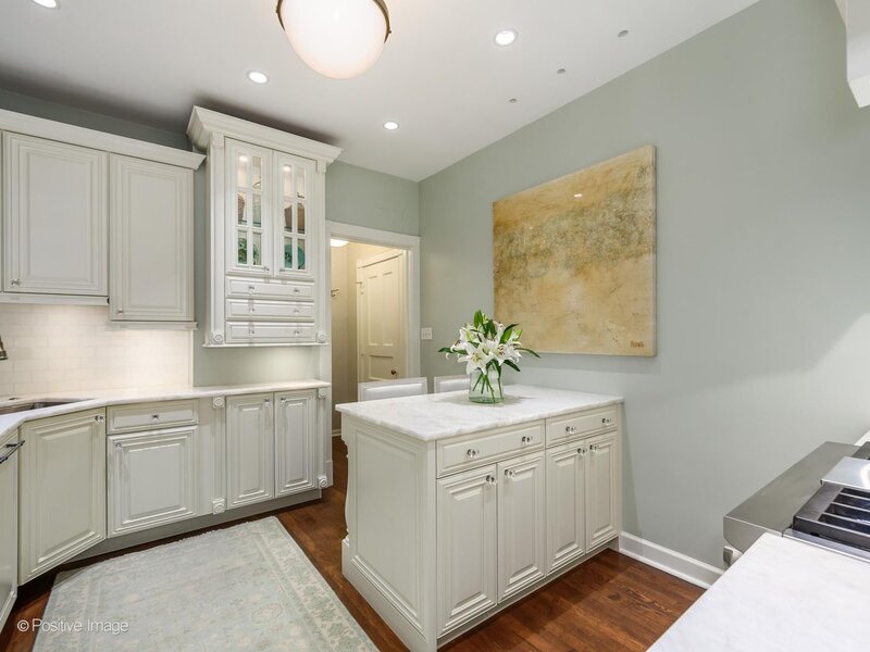 1210 N Astor Street Chicago IL 60610