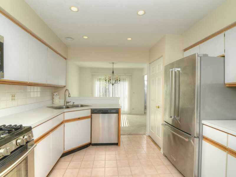 1050 Ridgefield Circle Carol Stream IL 60188