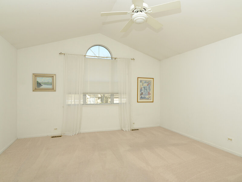 1050 Ridgefield Circle Carol Stream IL 60188