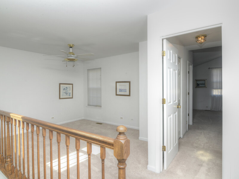 1050 Ridgefield Circle Carol Stream IL 60188