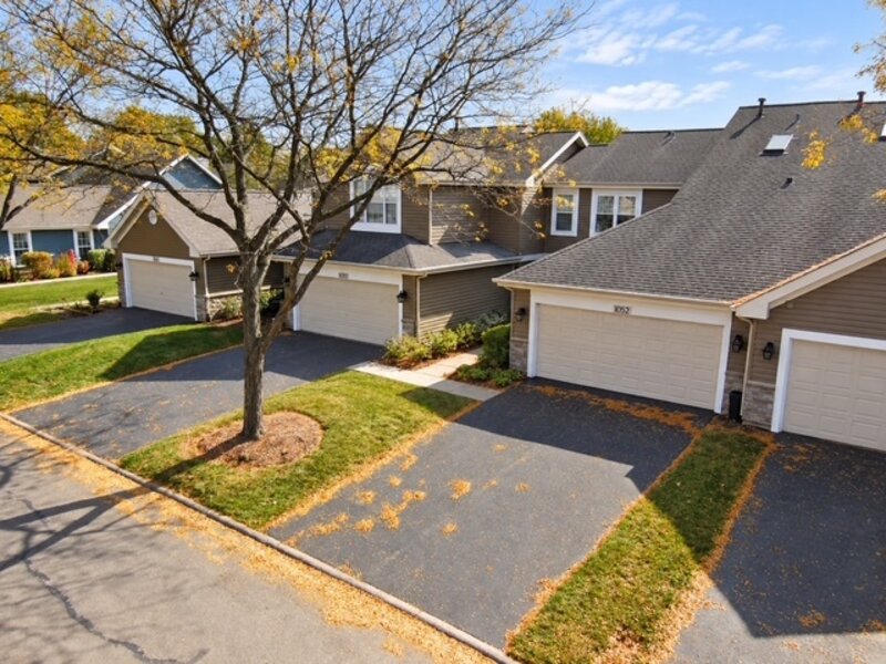 1050 Ridgefield Circle Carol Stream IL 60188