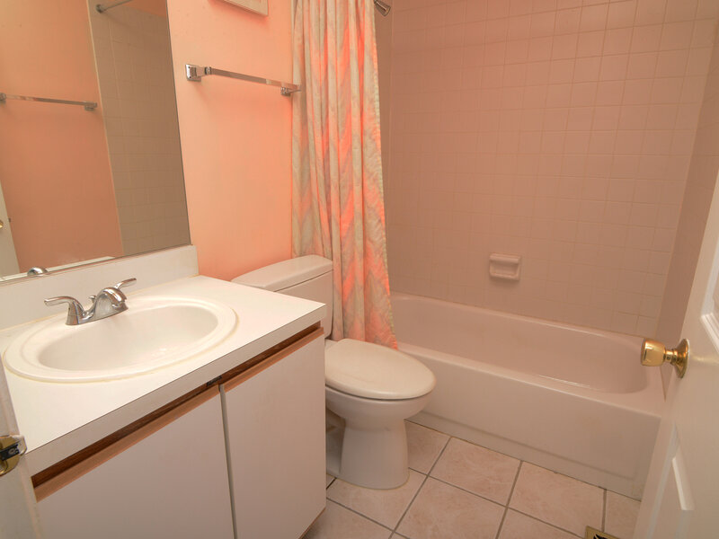 1050 Ridgefield Circle Carol Stream IL 60188