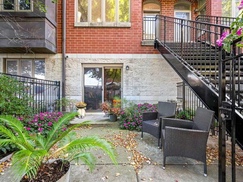 327 E 17th Street Chicago IL 60616