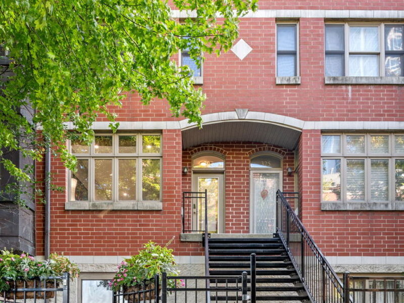 327 E 17th Street Chicago IL 60616