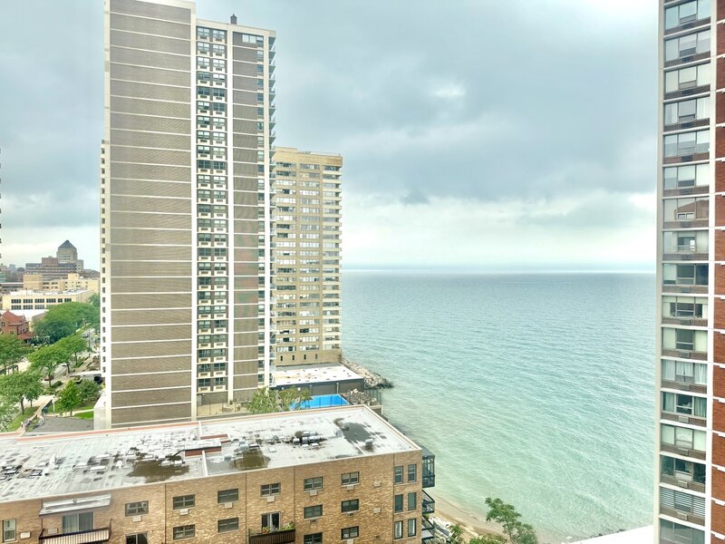 6101 N Sheridan Road Chicago IL 60660