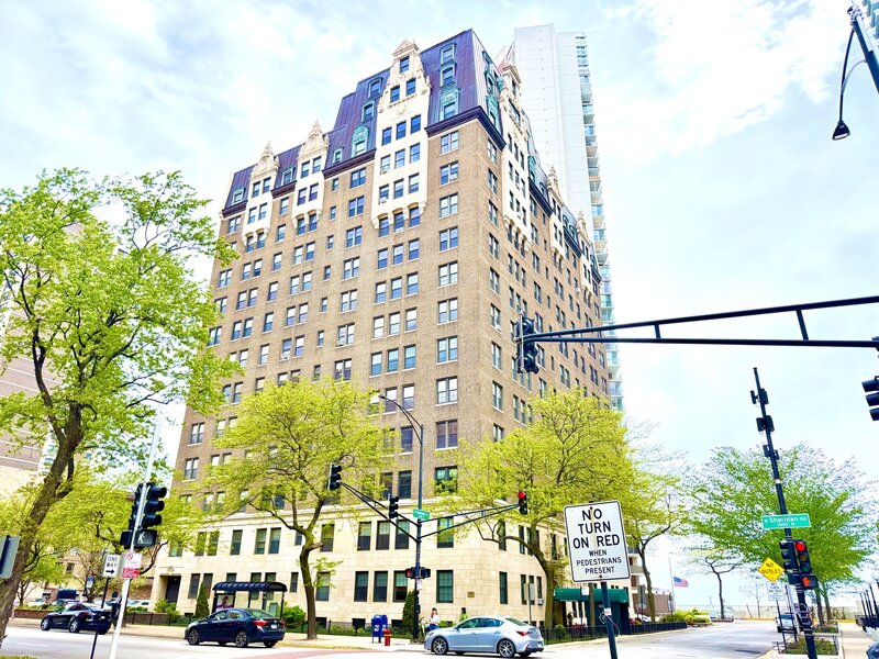 6101 N Sheridan Road Chicago IL 60660