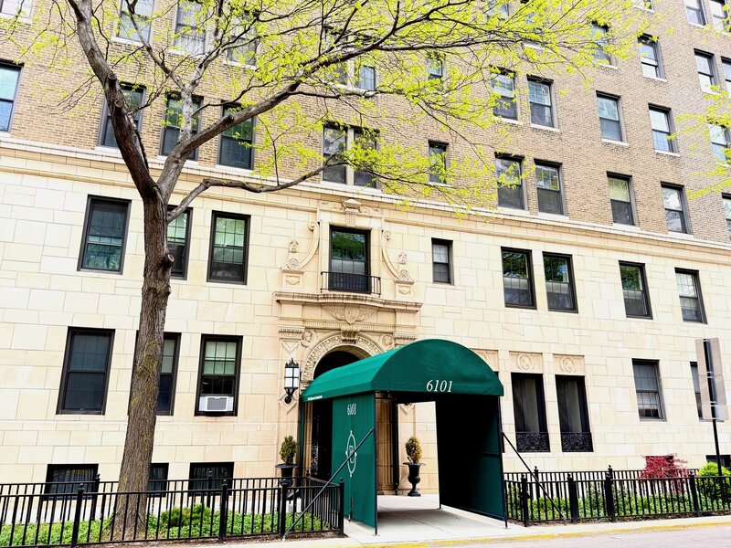 6101 N Sheridan Road Chicago IL 60660