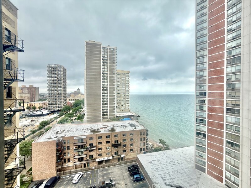 6101 N Sheridan Road Chicago IL 60660