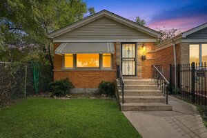 Photo of 7131 S Hoyne Avenue Chicago IL 60636