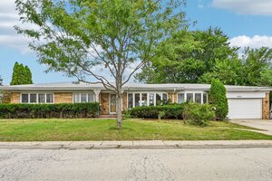 Photo of 4474 W Chase Avenue Lincolnwood IL 60712