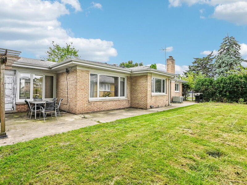 4474 W Chase Avenue Lincolnwood IL 60712