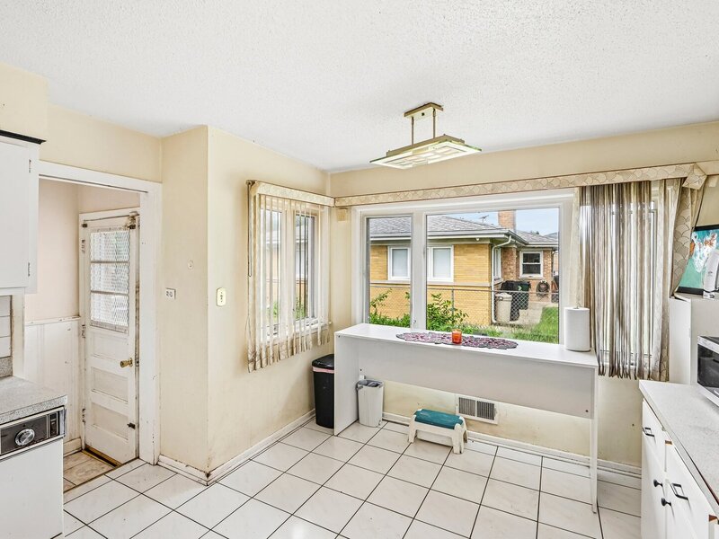4474 W Chase Avenue Lincolnwood IL 60712