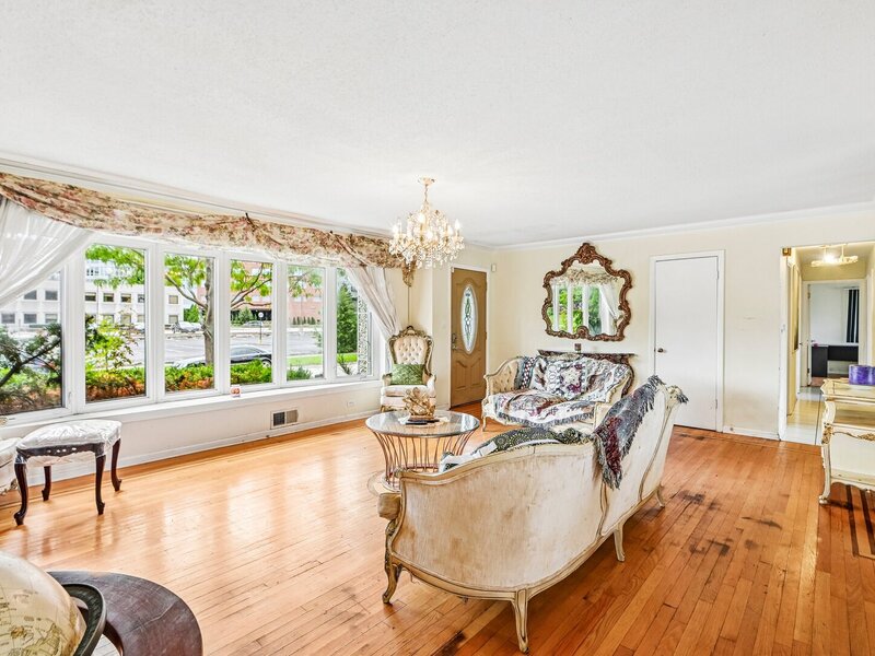4474 W Chase Avenue Lincolnwood IL 60712
