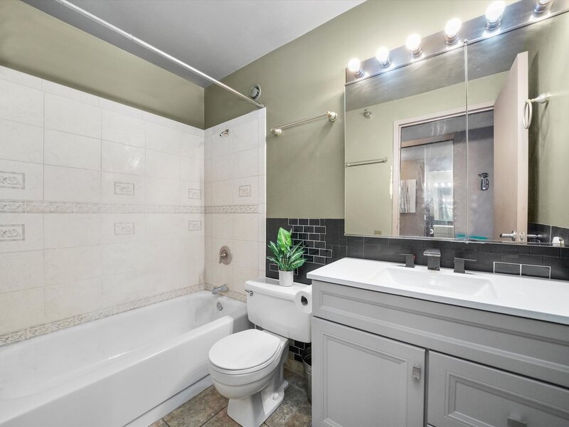 1122 N Clark Street Chicago IL 60610