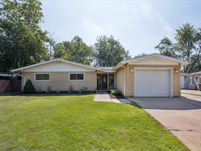 453 Elder Lane Glenview IL 60025