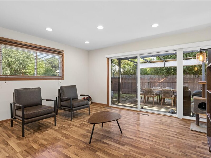 453 Elder Lane Glenview IL 60025