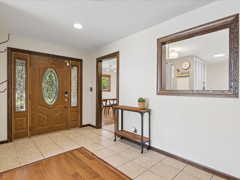 453 Elder Lane Glenview IL 60025