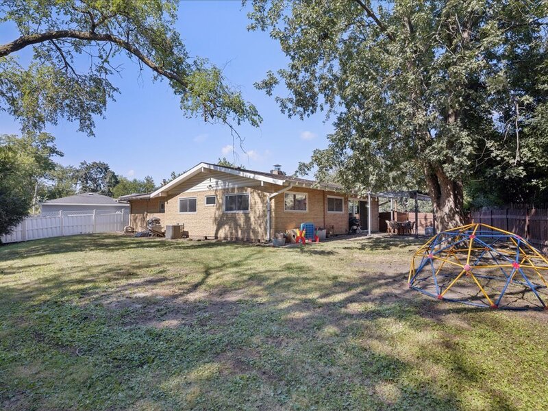 453 Elder Lane Glenview IL 60025