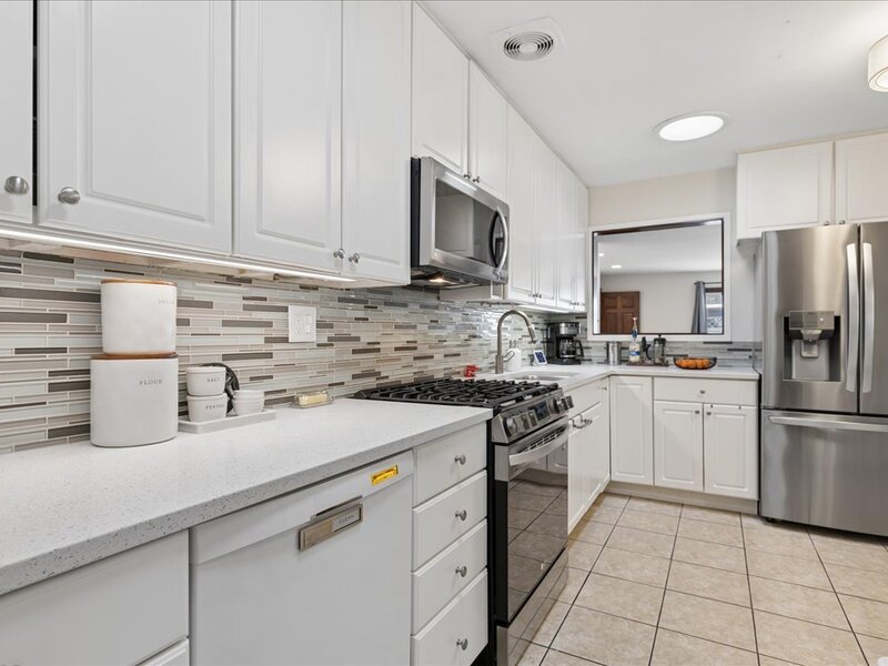 453 Elder Lane Glenview IL 60025
