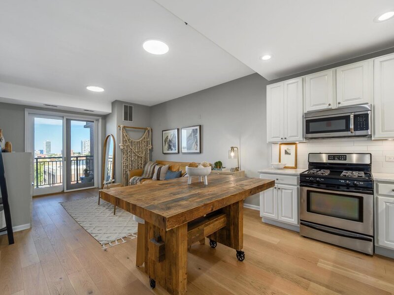 828 W Grace Street Chicago IL 60613