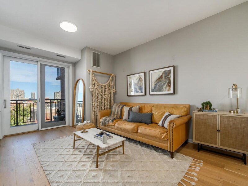828 W Grace Street Chicago IL 60613