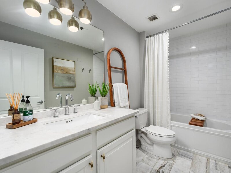828 W Grace Street Chicago IL 60613