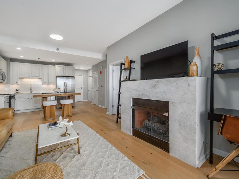 828 W Grace Street Chicago IL 60613