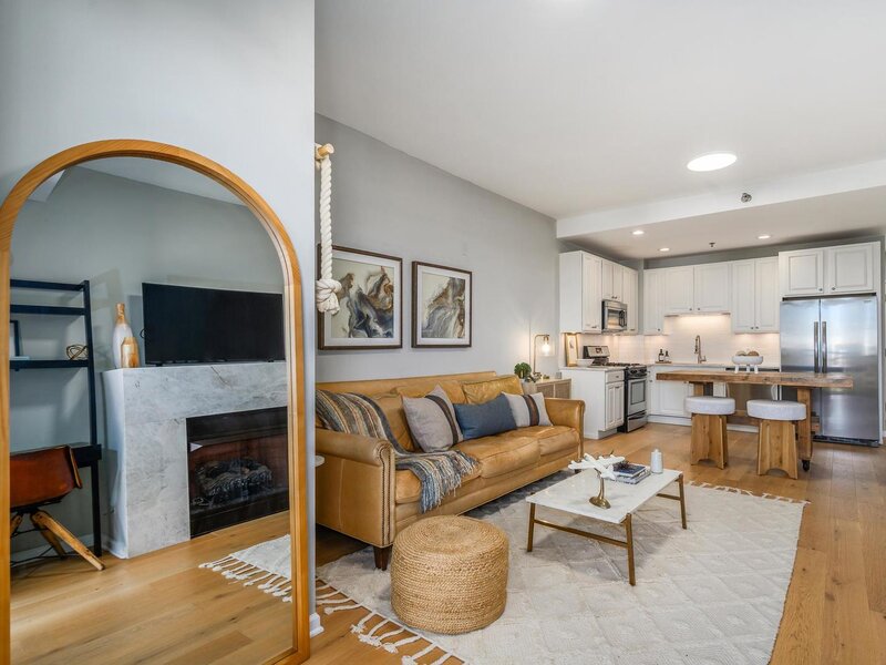 828 W Grace Street Chicago IL 60613