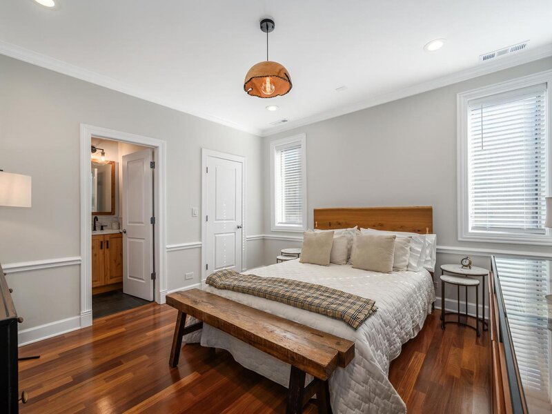 1043 W Monroe Street Chicago IL 60607