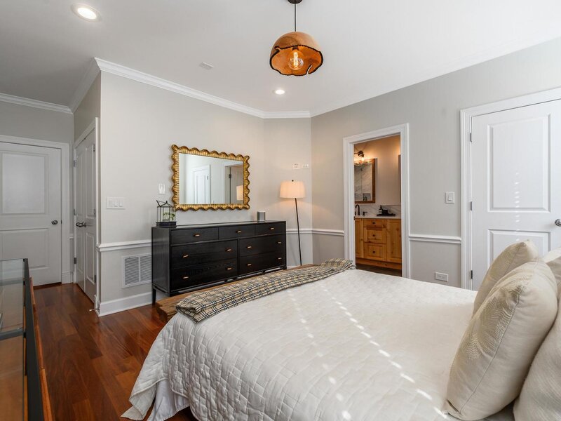 1043 W Monroe Street Chicago IL 60607