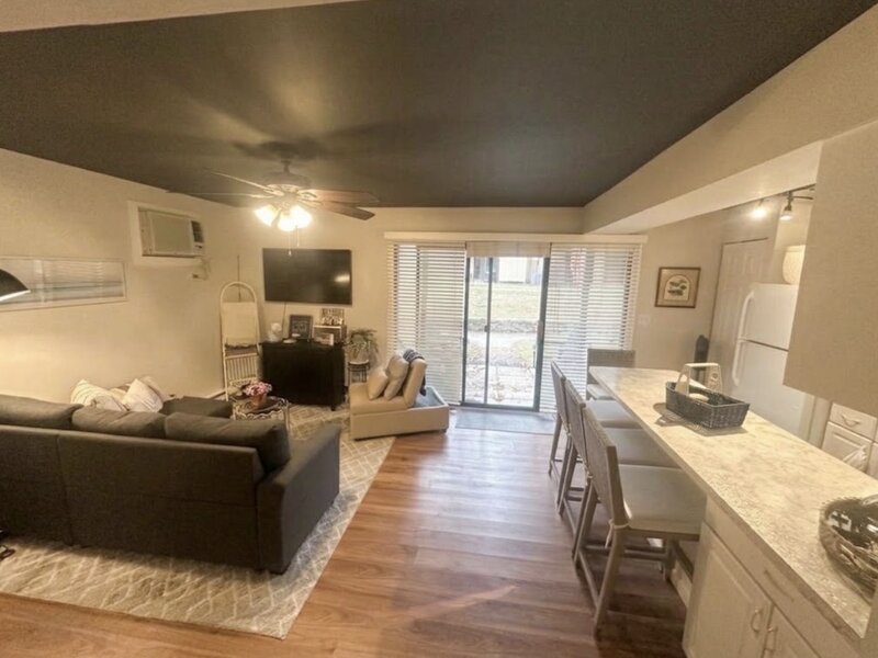 17 Saint Thomas Colony Fox Lake IL 60020