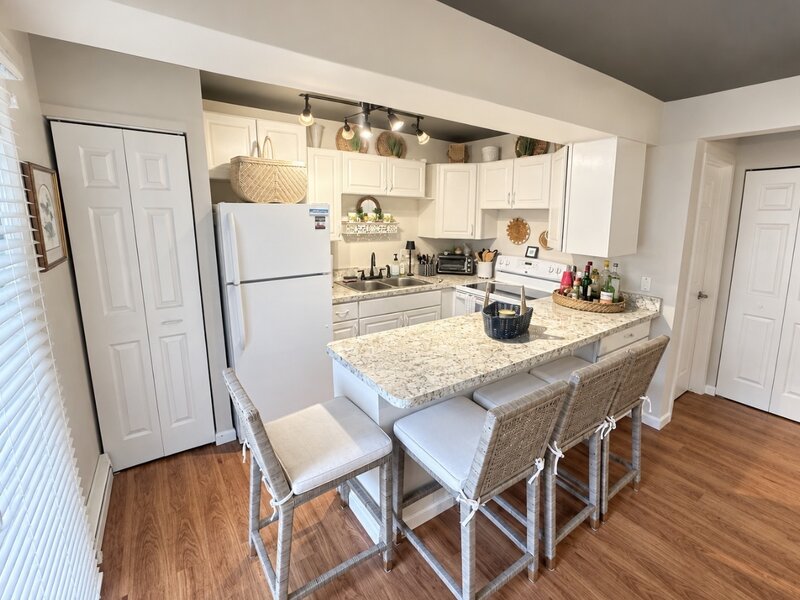 17 Saint Thomas Colony Fox Lake IL 60020